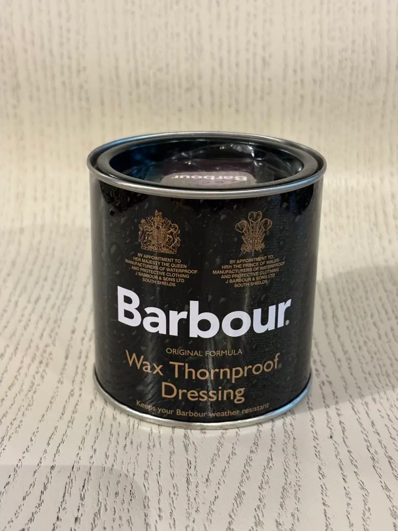 2025新商品 Barbourオイル缶 ガーメントケース ピンズセット ジャケット・アウター