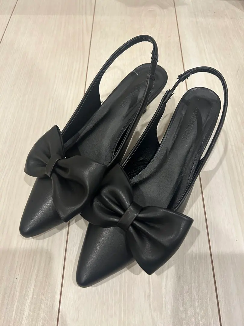 Thumbnail of moment+ Detachable Ribbon Low Heel Pumps