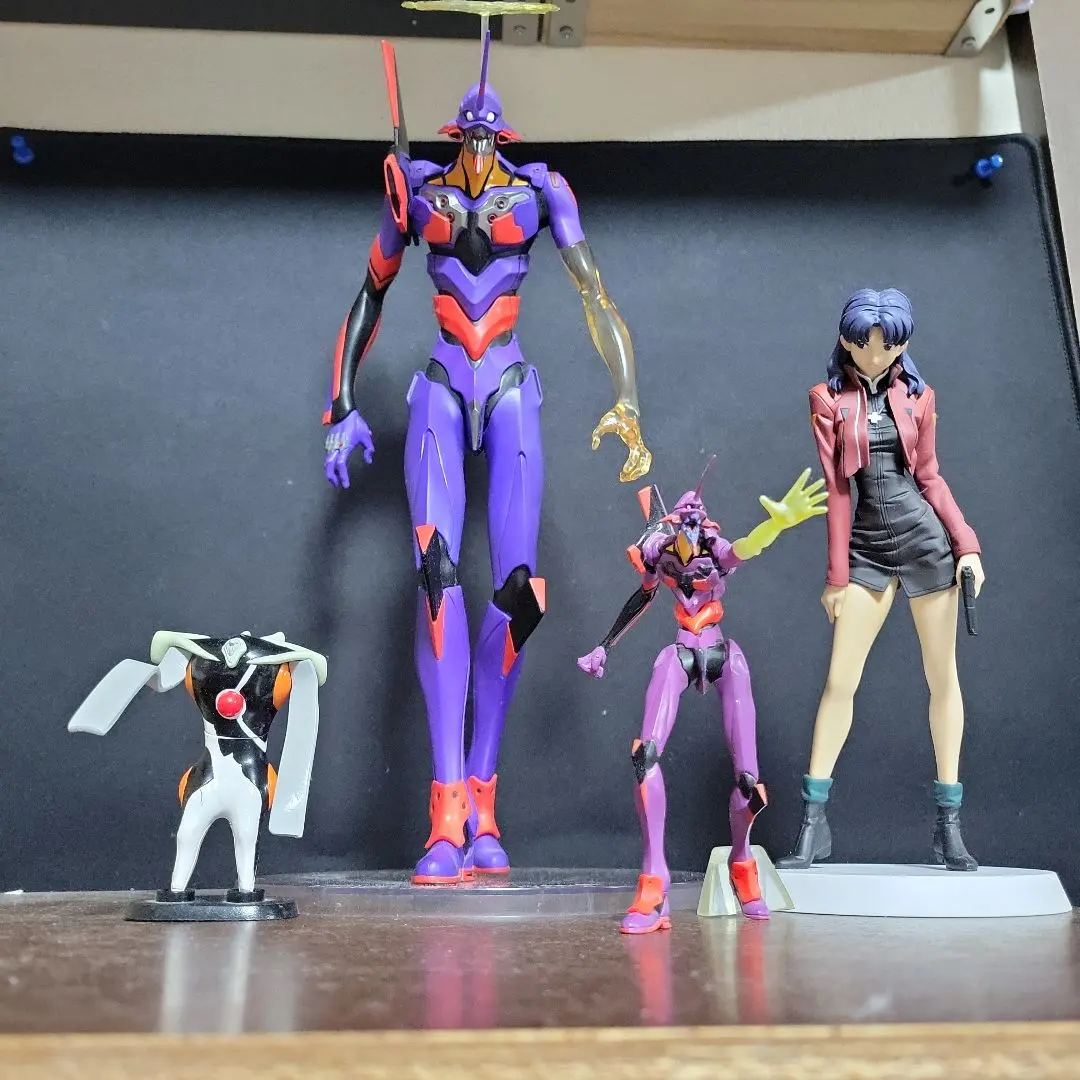 Thumbnail of Evangelion figure Ichiban Kuji, Unit-01, Misato figure