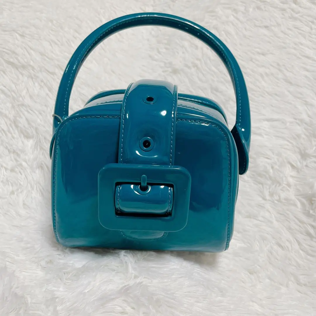 CHARLES & KEITH Lula ルラ パテントベルトバッグ　新品未使用 CHARLES & KEITH Lula ルラ パテントベルトバッグ - メルカリ