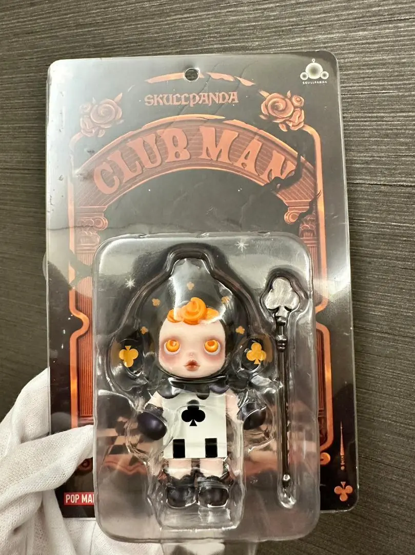POPMART SKULLPANDA CLUB MAN フィギュア SKULLPANDA Club Man Figurine (Limited to 250 pcs) - POP MART