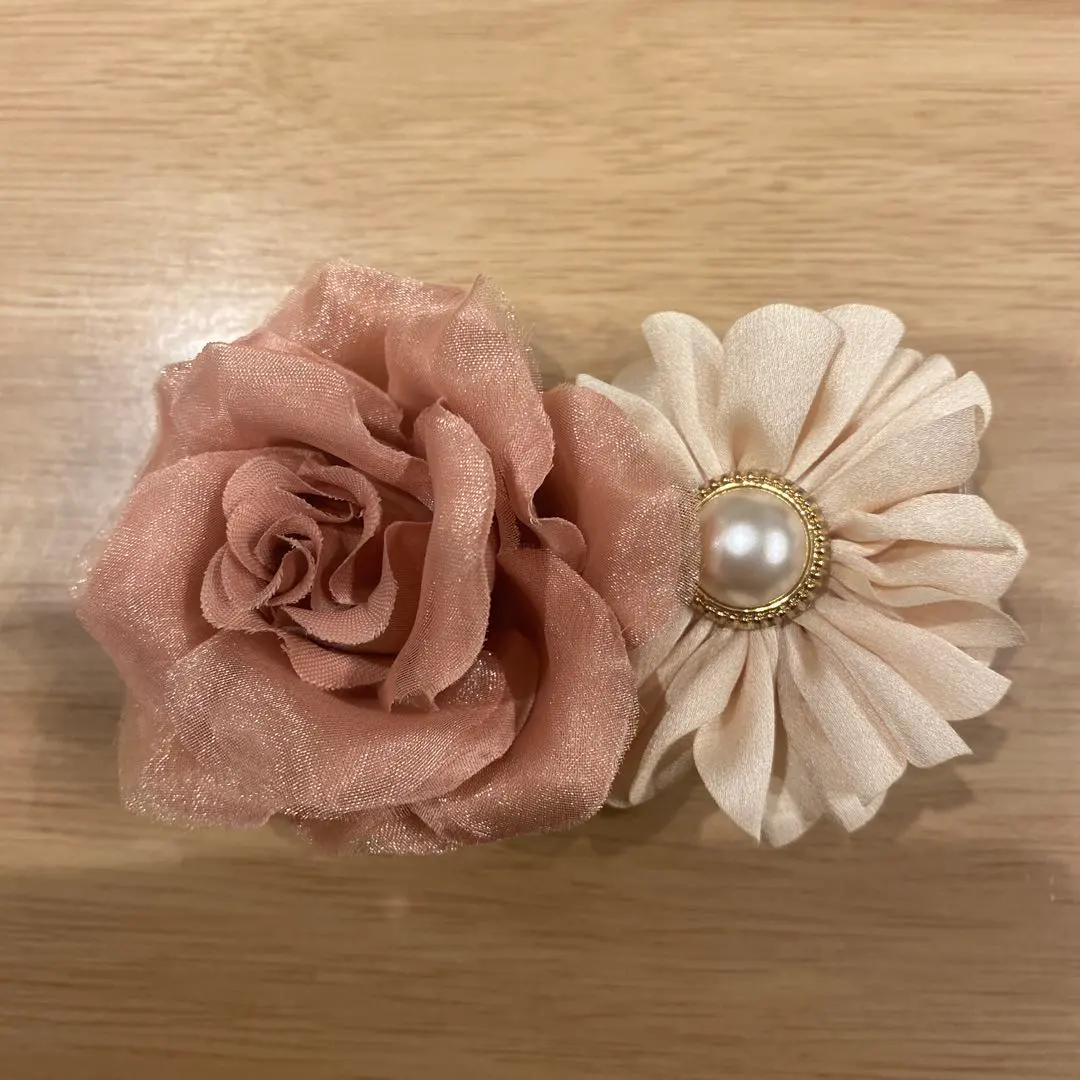 Thumbnail of Handmade flower motif barrette