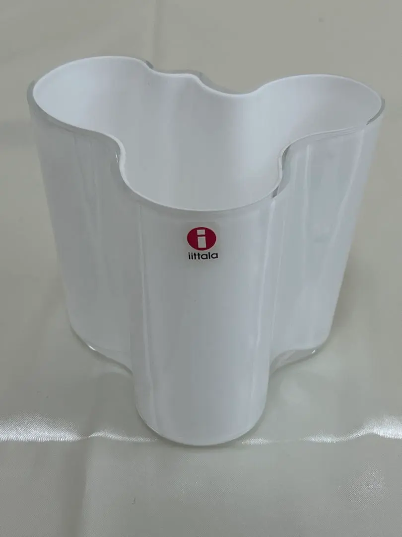 【 】新品未使用品！イッタラAlvarAaltobase廃盤　花器 iittala 】アンティークイッタラAlvarAaltobase廃盤 花器 - メルカリ