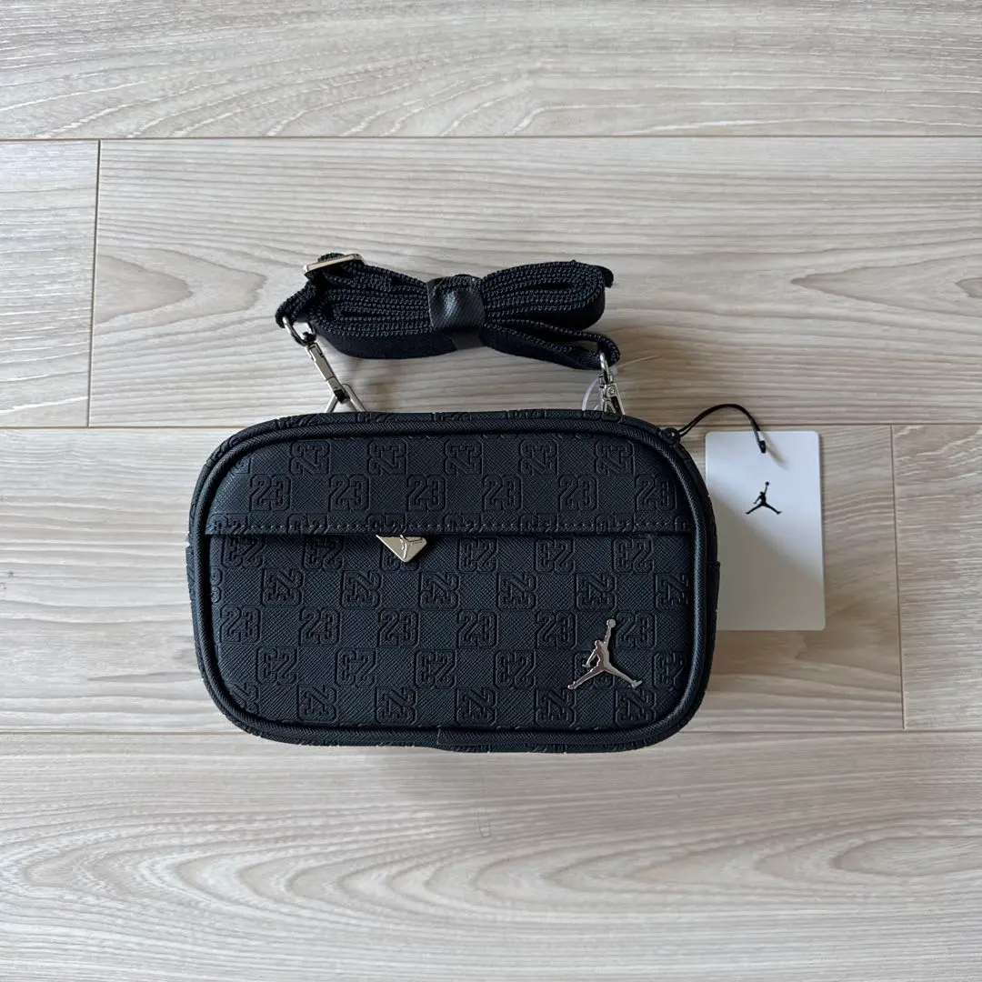 NIKE JORDAN ショルダーバッグ　モノグラム　レッド　ベージュ NIKE JORDAN ショルダーバッグ モノグラム レッド ベージュ バッグ