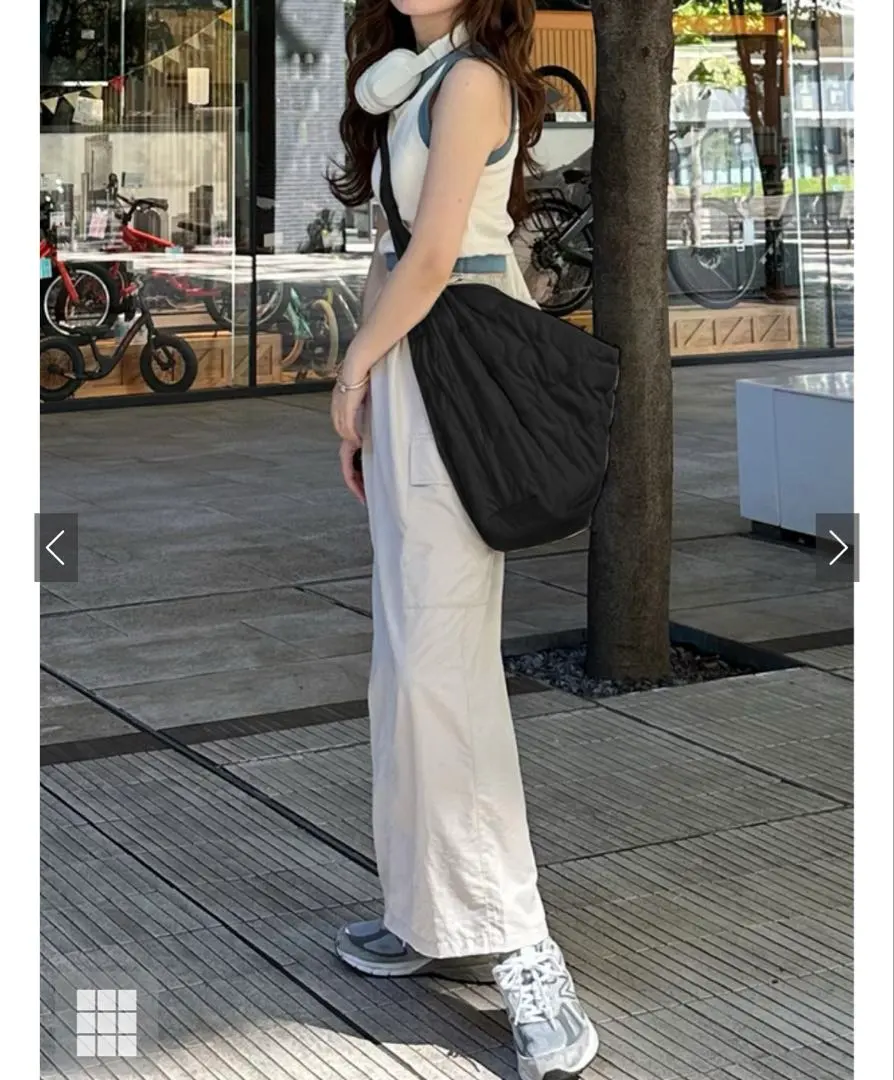 Thumbnail of Black quilted shoulder bag