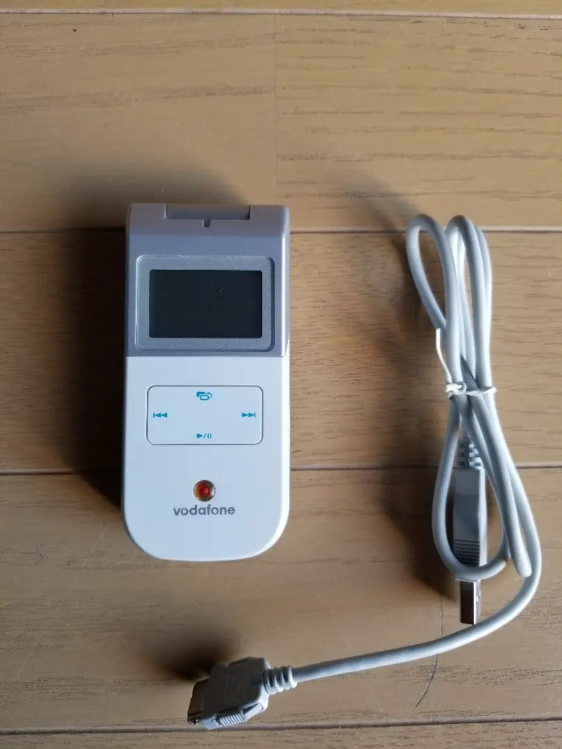 Vodafone Toshiba 705T グリーン 新品未使用の激レア！ バブルガムテイストの音楽携帯──「705T」 - ITmedia Mobile