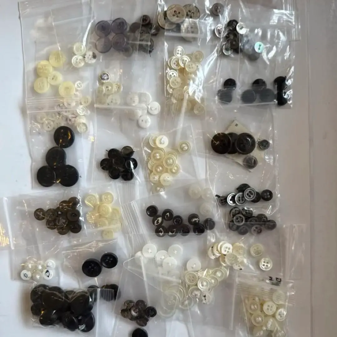 Thumbnail of Button set (bulk sale)