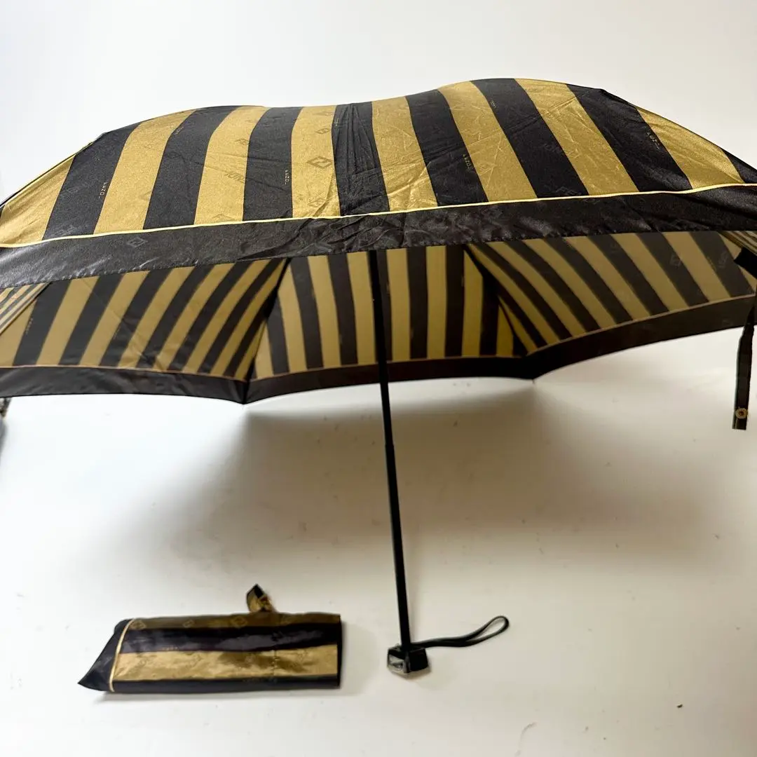 FENDI　三折りたたみ雨傘 imgrc0086059975.jpg