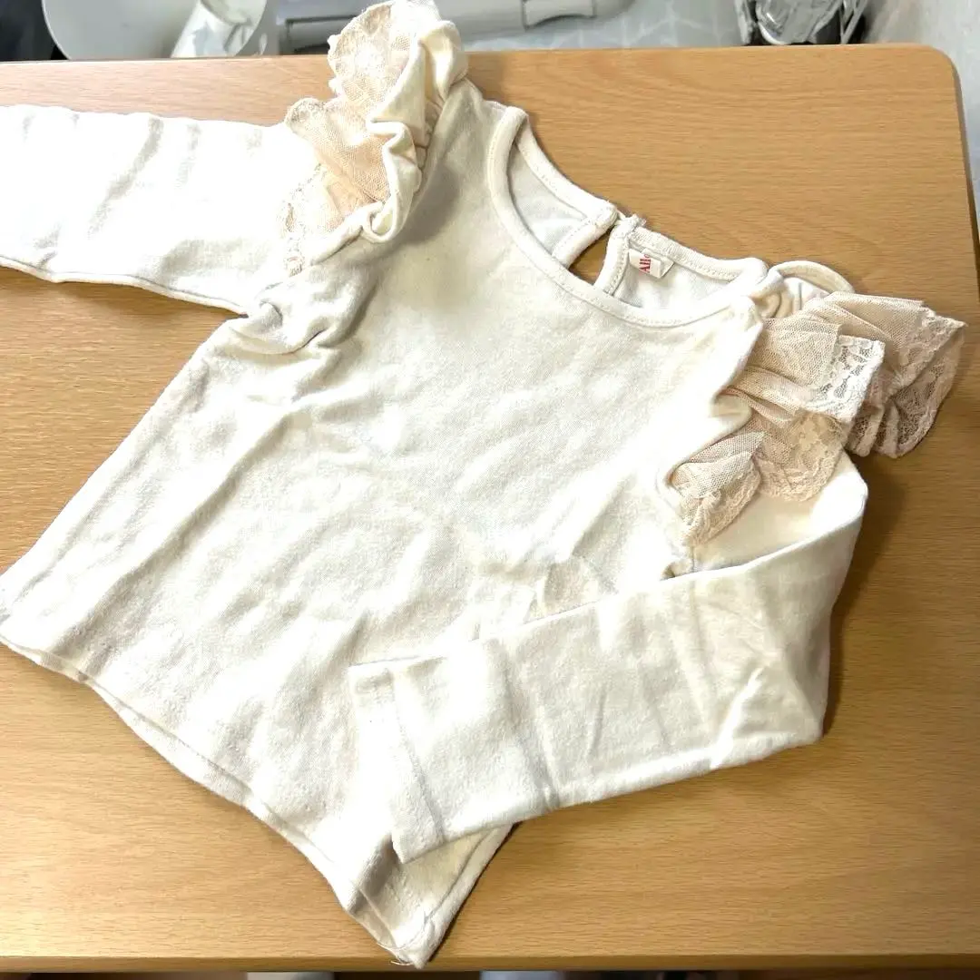 Thumbnail of White long-sleeved cut-and-sew with frills