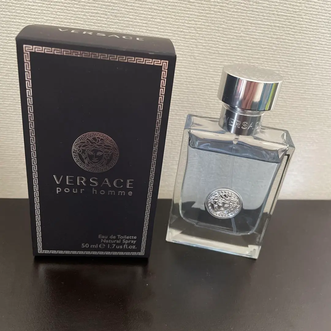 新品未開封　VERSACE　ヴェルサーチプールオム　オードトワレ 50ml Amazon | Versace ヴェルサーチェ プールオム EDT 30ml SP