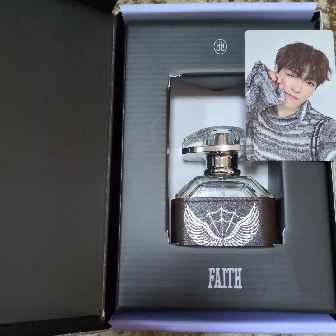 ATEEZ ホンジュン センイルMD 香水 HONGJOONG ATEEZ ホンジュン BD MD 香水 FAITH - メルカリ