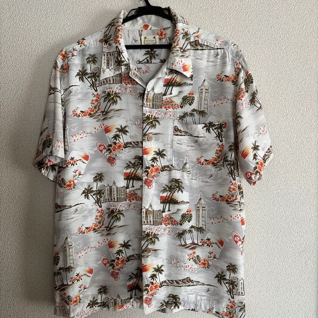 Thumbnail of Men's shirt, short sleeve, size M