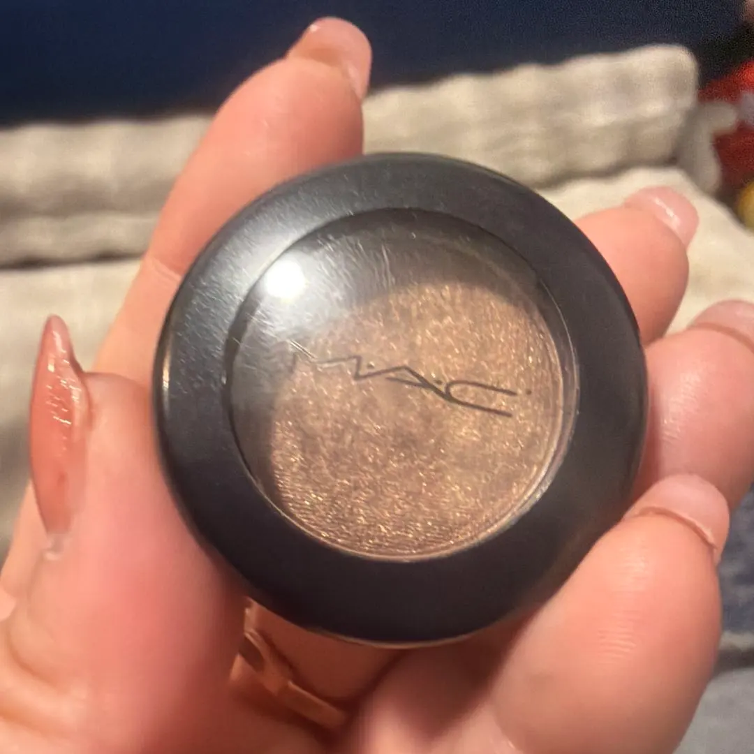 MAC 棕色 單色眼影 的縮圖