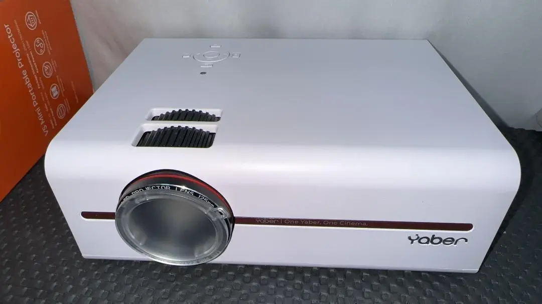 YABER V5 プロジェクター 小型 家庭用プロジェクター Yaber V5 プロジェクター】コスパ・携行性良好！家・アウトドア