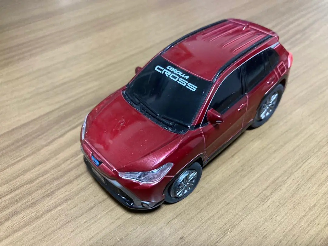新型カローラクロス ミニカー カラーサンプル エモーショナルレッド【非売品】 新型カローラクロス ミニカー カラーサンプル エモーショナル