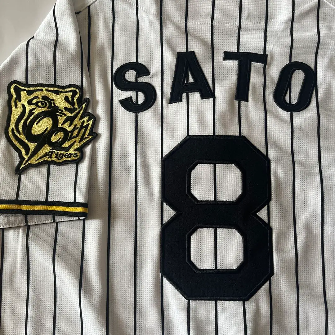 阪神タイガース　佐藤輝明　ホームユニフォーム　XOサイズ 佐藤輝明 阪神タイガース レプリカユニフォーム（XOサイズ／90