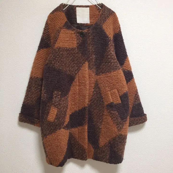 カーネリアン☆ノーカラーコート☆モヘア　幾何学柄デザイン☆美品 カーネリアン☆ノーカラーコート☆モヘア幾何学柄デザイン☆美品