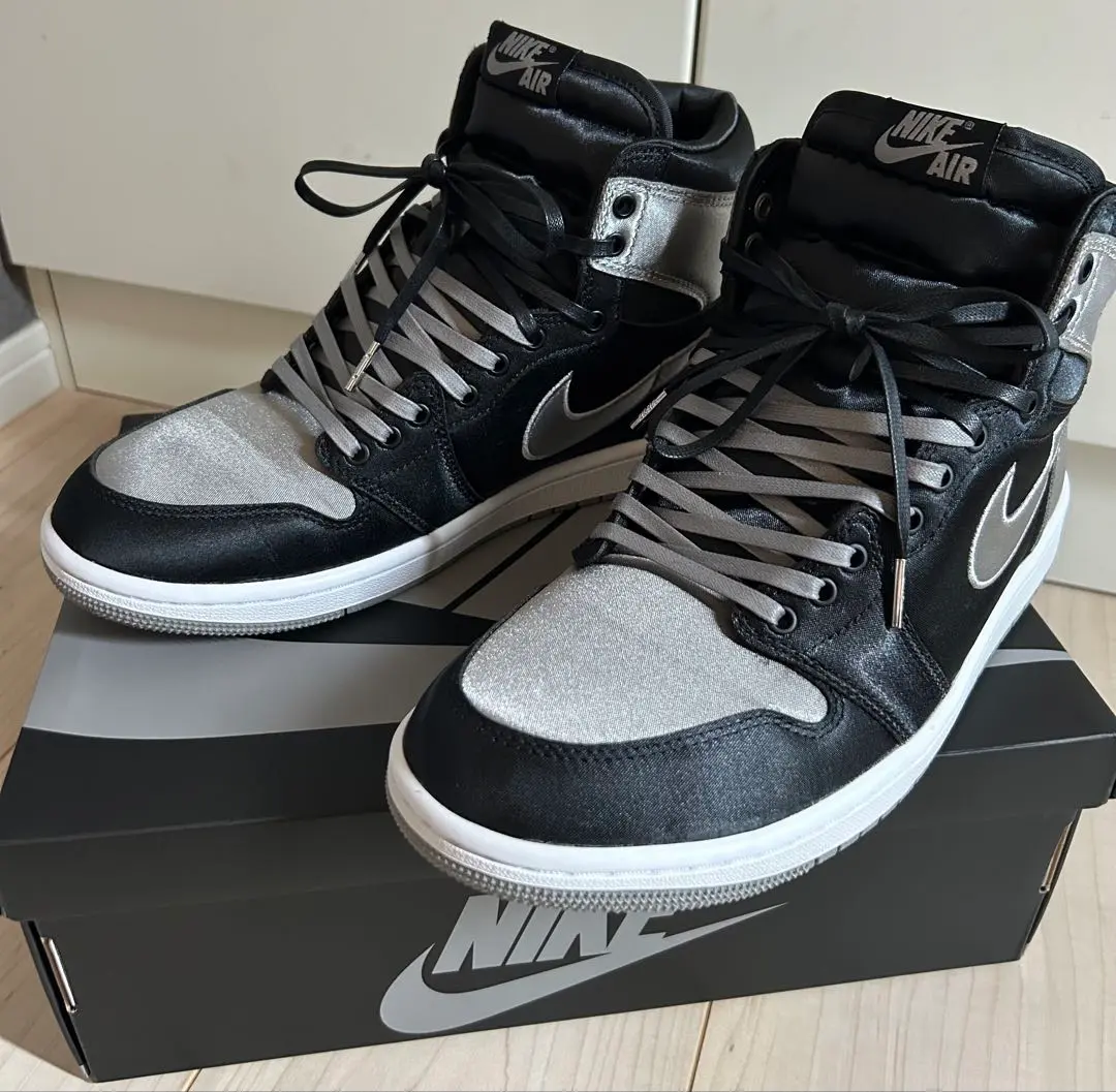 NIKE ナイキ　エアジョーダン１　新品未使用　ホワイトシャドウ NIKE AIR JORDAN 1 MID 