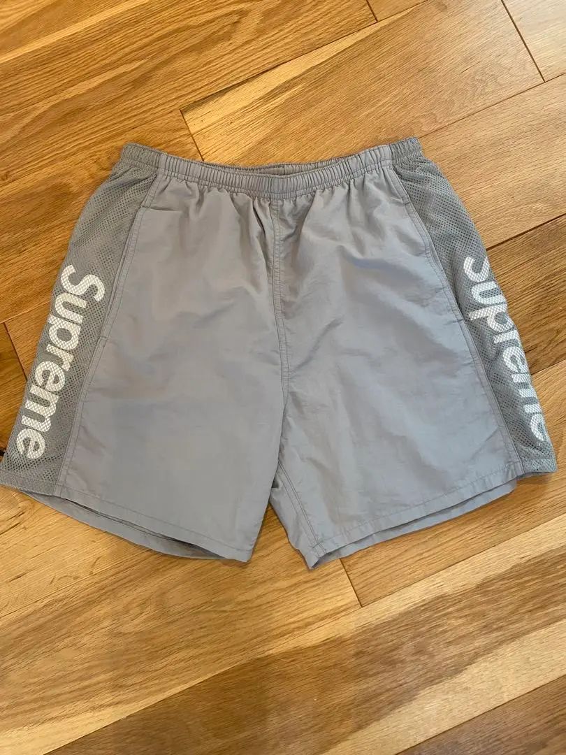 Supreme グレー ショートパンツ 32 シュプリーム Supreme シュプリーム ショートパンツ S グレー 【古着】