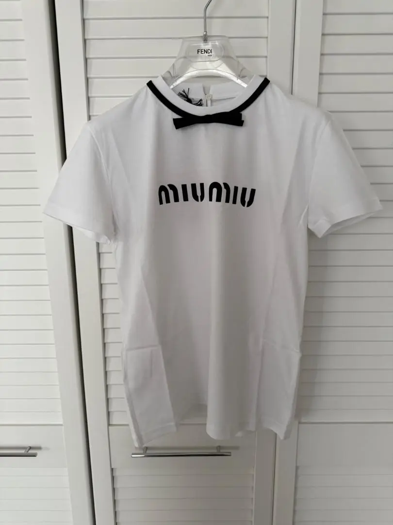 MIUMIU♡リボン付Tシャツ♡S ◇MiuMiu 23AW 最新作◇リボン付き コットン Tシャツ /White