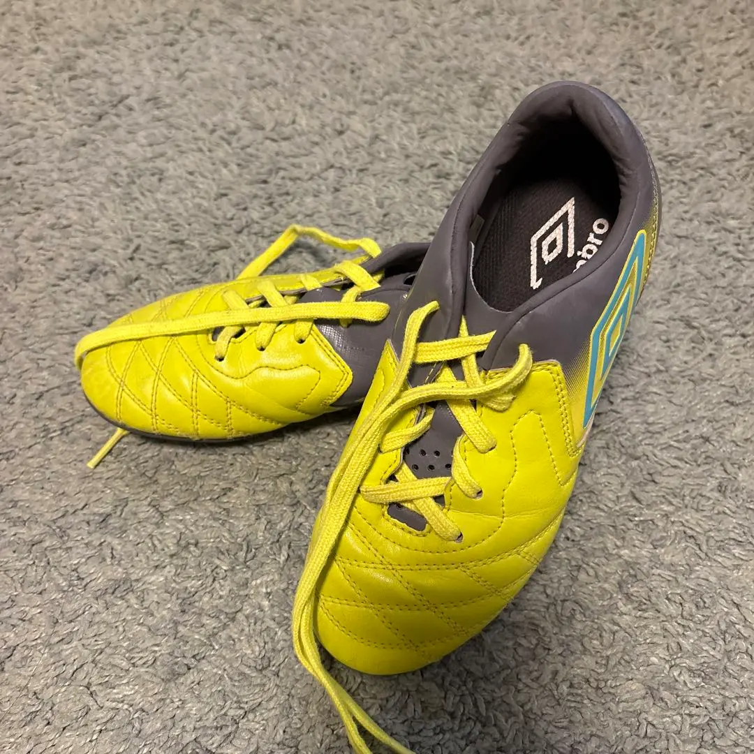 Thumbnail of Umbro soccer cleats, yellow/gray