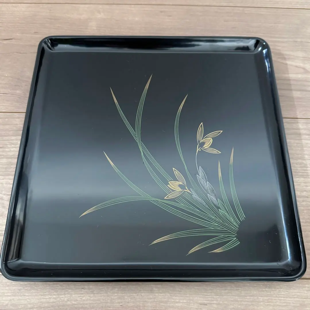 Thumbnail of Wajima-nuri Lacquered Tray with Makie (Sprinkled Picture) of Flowers and Plants