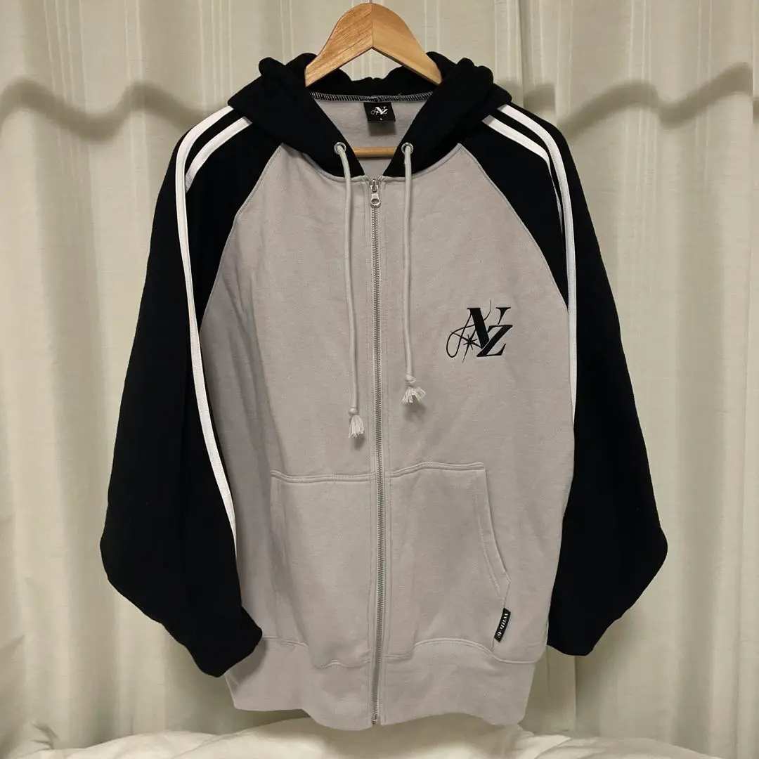 【新品未開封】NiziU AWAKE HOODIE フーディ　Mサイズ 新品未開封】NiziU AWAKE HOODIE フーディ Mサイズ - メルカリ