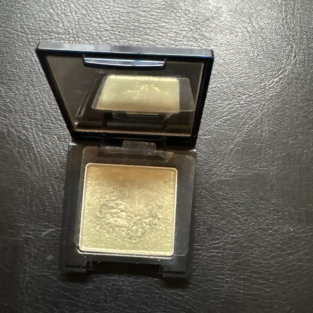 Thumbnail of Elegance Laque Luster Eye Color 35 Yellow Green Powder Eyeshadow