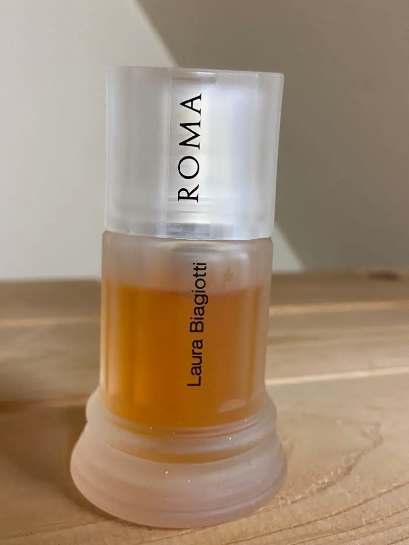 ラウラビアジョッティ ローマ 100ml オードトワレ 81gzdIWkuhL._UF350,350_QL80_.jpg