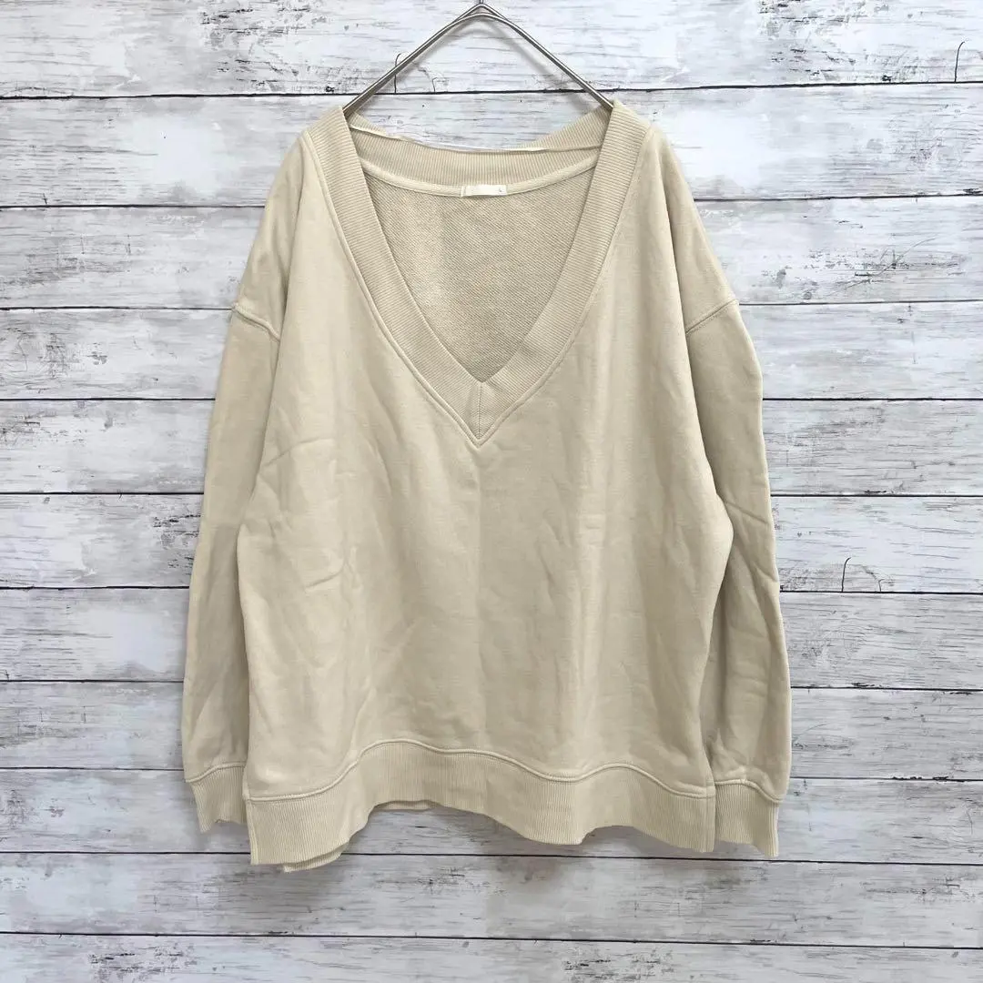 Thumbnail of GU Pullover Sweatshirt (L) Ivory, Relaxed Fit ✨