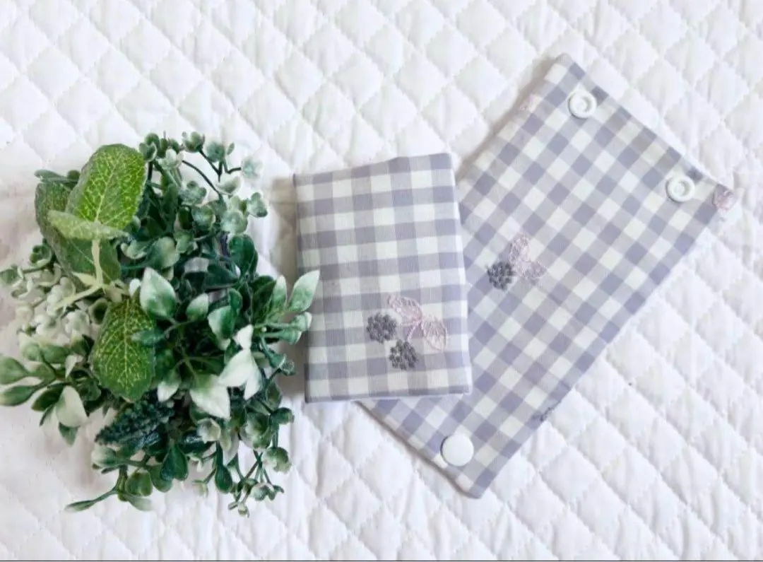 Thumbnail of Price reduced! * Only drool bibs