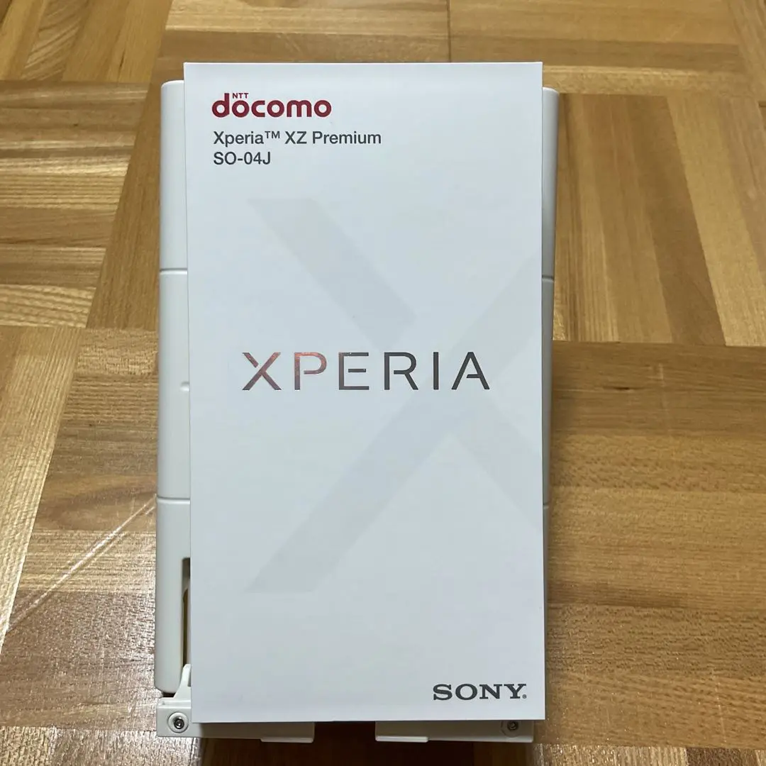 Xperia - サッカーsince2006様　 ROSSO 本体 ASCII.jp：真っ赤な4K Xperiaはケースも充電ホルダーも赤い