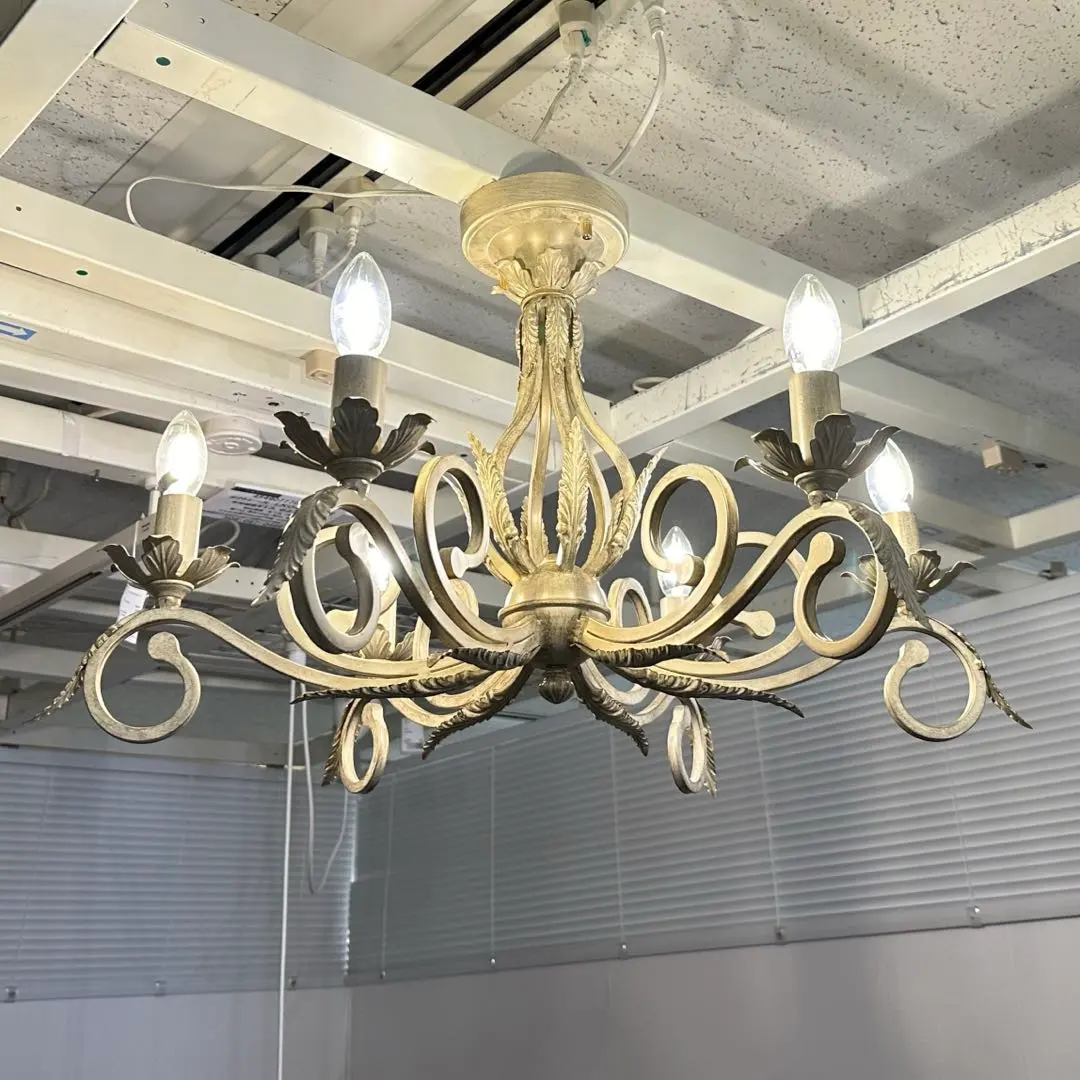 r179 IDC大塚家具 真鍮製 6灯シャンデリア 豪華でクラシックなデザイン r179 IDC大塚家具 真鍮製 6灯シャンデリア 豪華でクラシックなデザイン