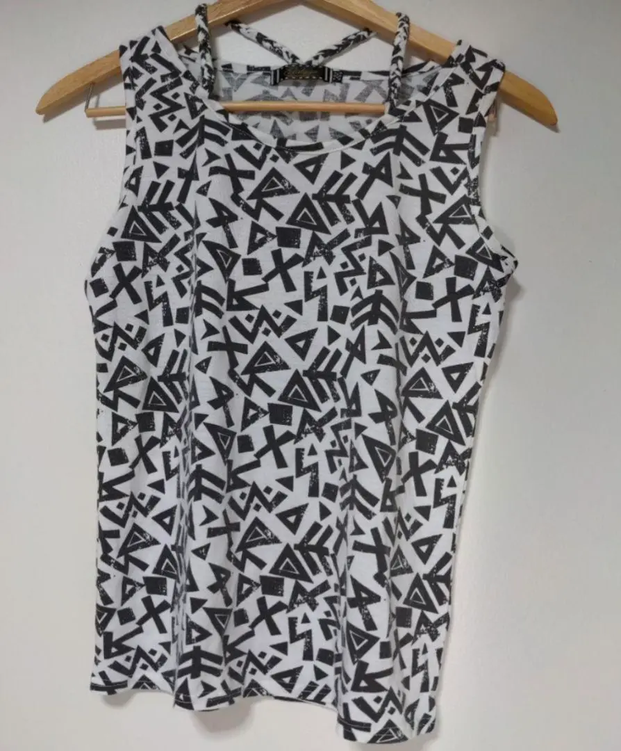 Thumbnail of Golyge Geometric Pattern Sleeveless Top