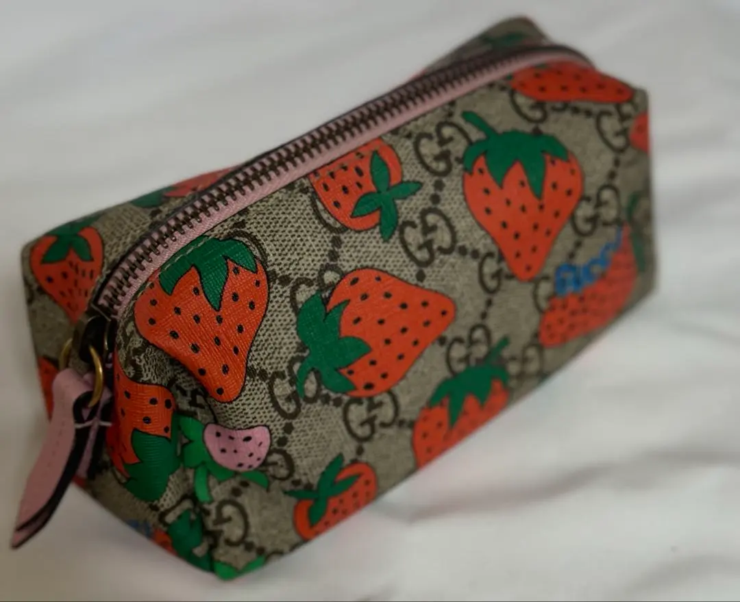 グッチ　GUCCI いちごポーチ 2025年最新】gucciいちごポーチの人気アイテム - メルカリ