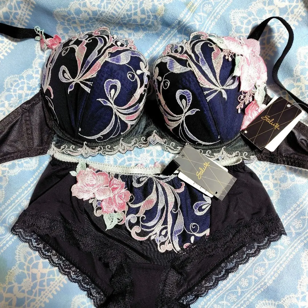 Thumbnail of Wacoal Salute Set Bra & Shorts New F 80 & L