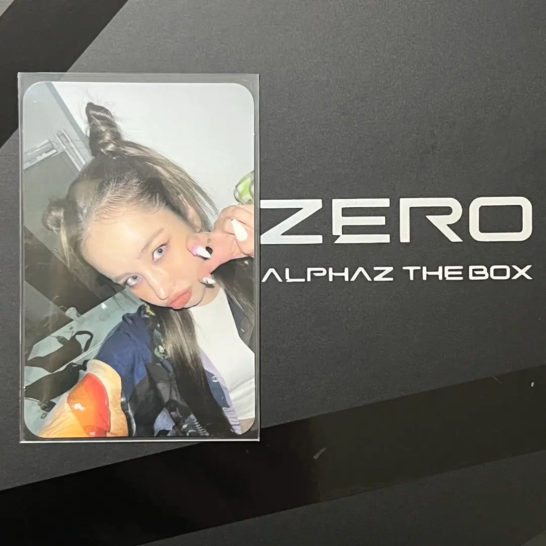 柔らかな質感の ZERO BOX THE XG】ALPHAZ トレカ メルカリ