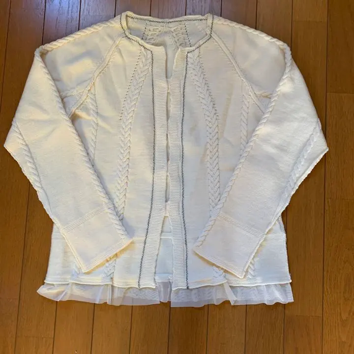 Thumbnail of ❤️ Beautiful condition white cardigan with cute hem