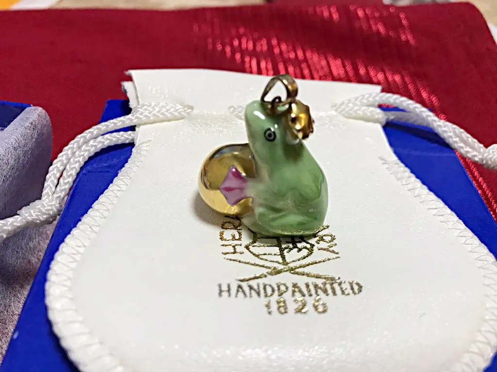 ヘレンド　アポニーグリーンの八角形の小箱（カエルのつまみ付き） ヘレンド アポニーグリーンの八角形の小箱（カエルのつまみ付き）