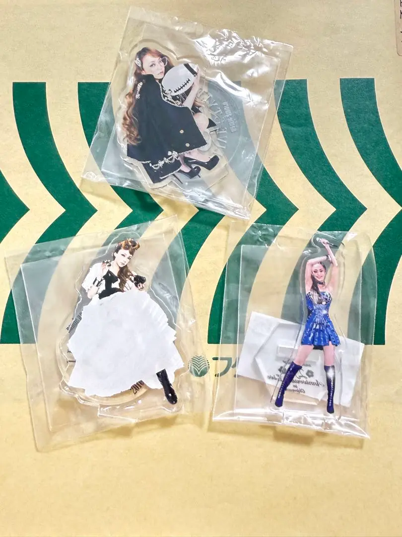 安室奈美惠 ETERNITY 寫真書+迷你壓克力立牌 的縮圖