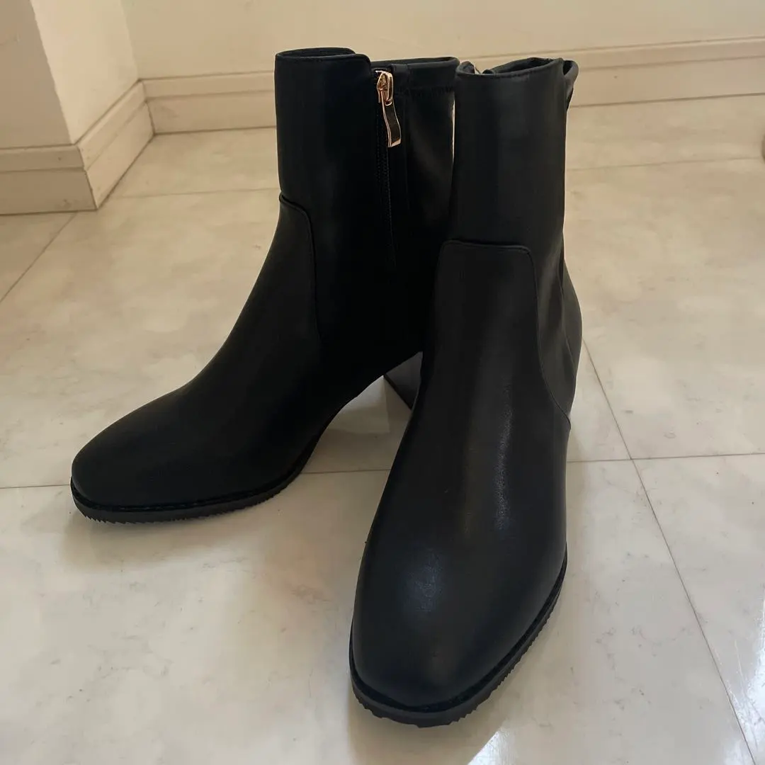 Thumbnail of Short boots, used once, in excellent condition ⭐︎