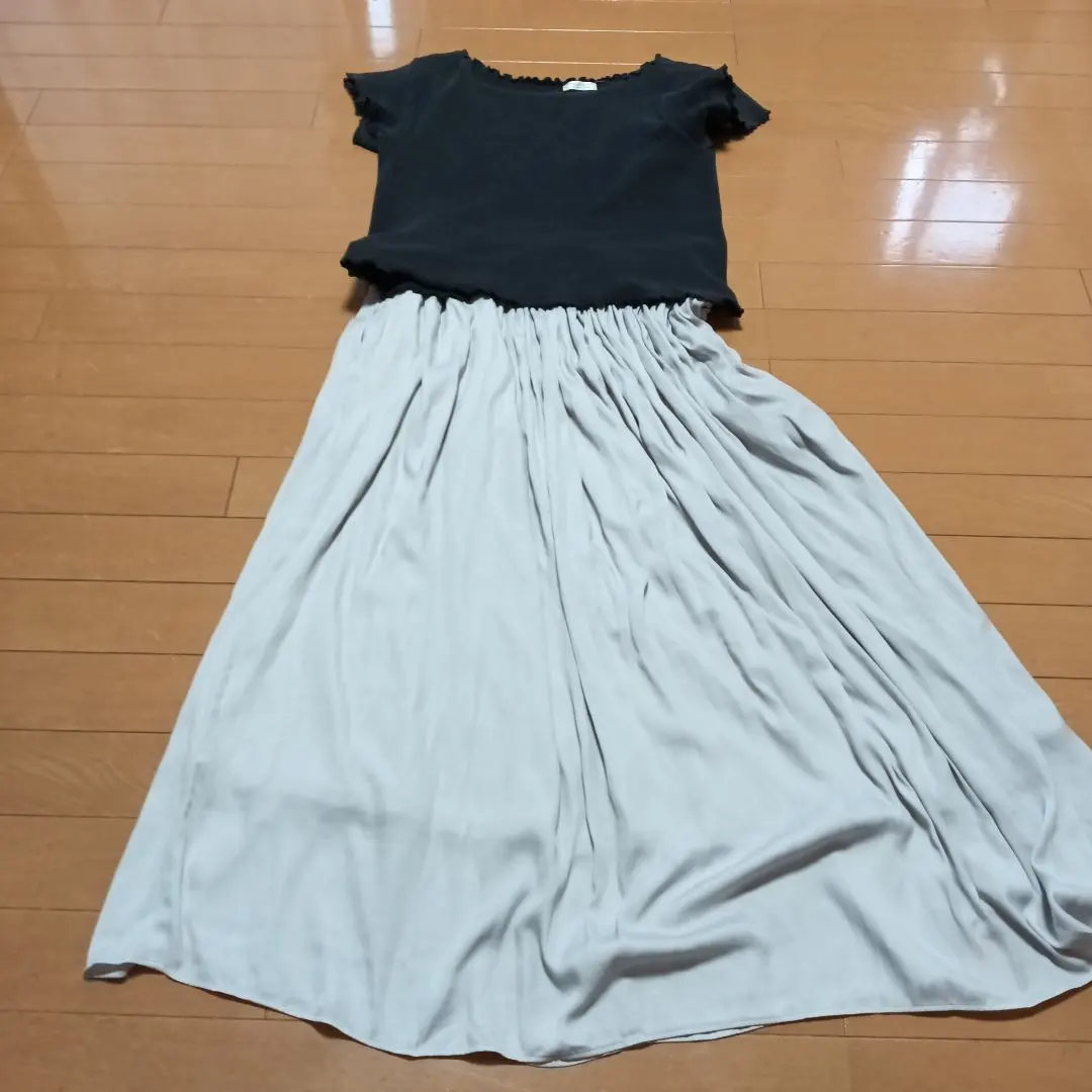 Thumbnail of Black short-sleeved top and a gray long skirt