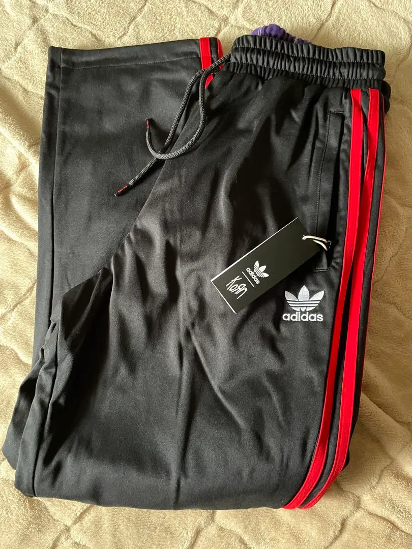 adidas KORN TRACK PANT BLACK（アディダス コーン トラック