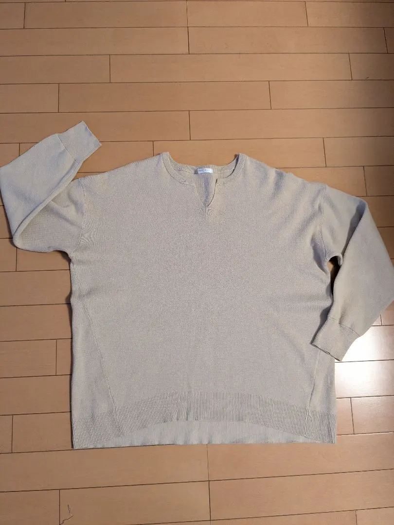 Thumbnail of GLACIER Beige V-neck Knit, Size L