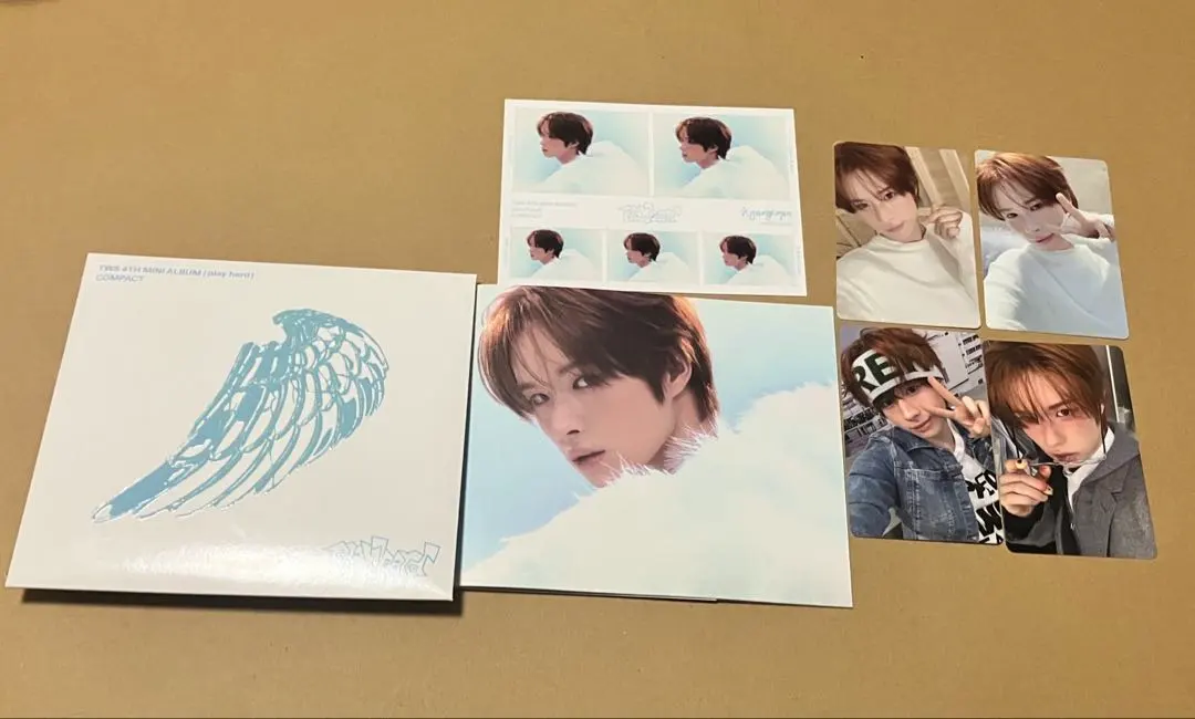 Thumbnail of TWS Gyungmin "Play Hard" inclusions, special edition trading card, Tower Records