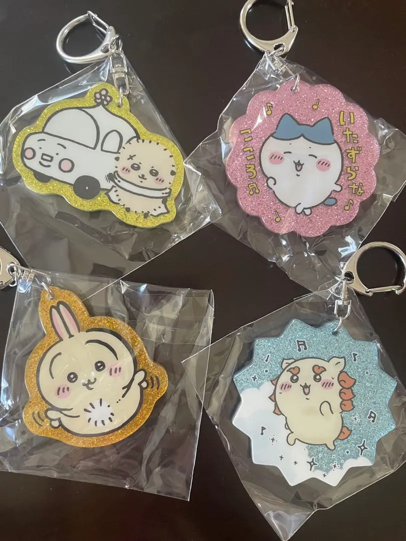 吉伊卡哇 亮片壓克力鑰匙圈4 （小八貓、兔兔、水獺、獅子） 的縮圖