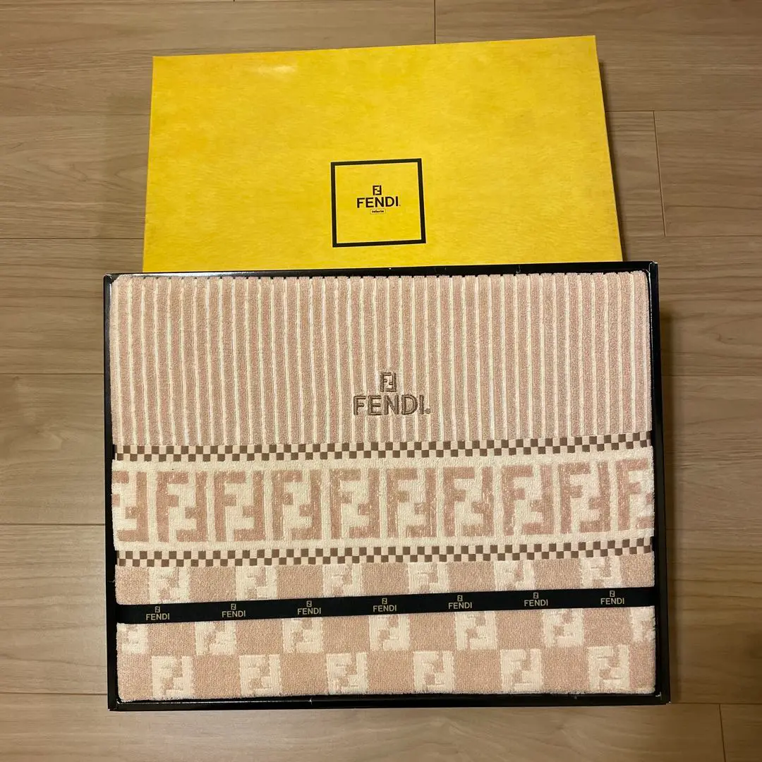 FENDI （未使用）ふっくら心地よい　タオルシーツ　140×240（シングル） 2025年最新】fendiタオルシーツの人気アイテム - メルカリ