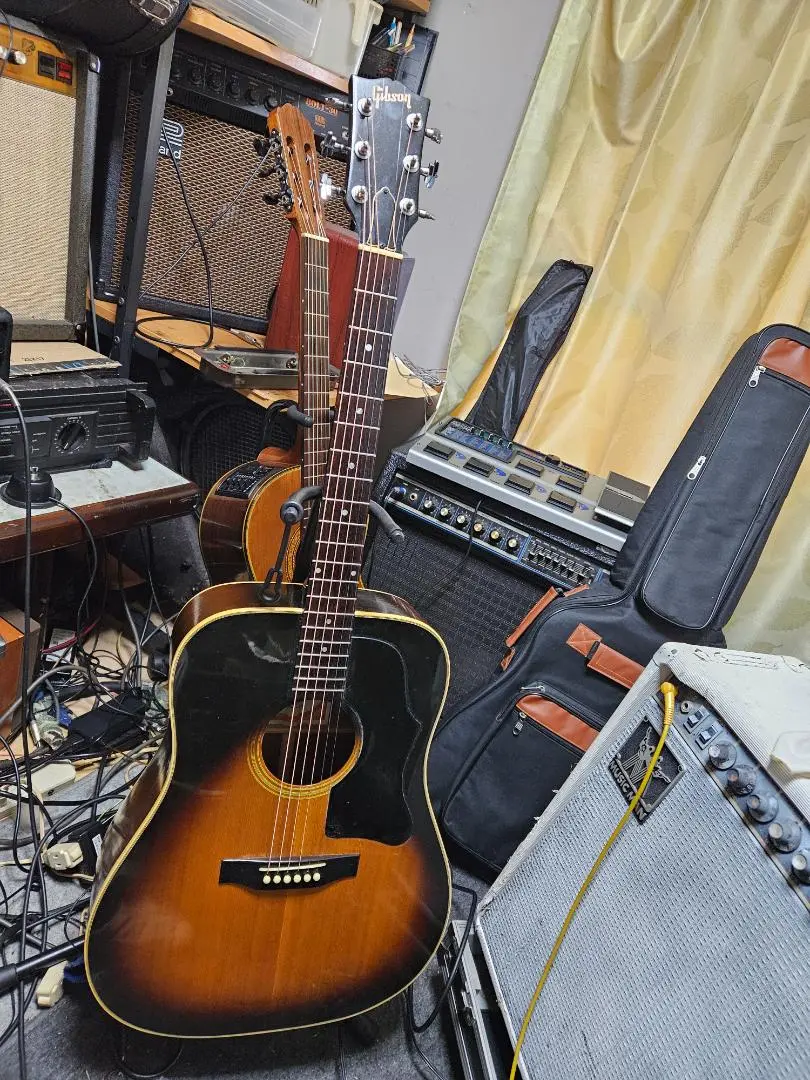 Gibson J-45 Deluxe 70年代初期もの Gibson J-45 Deluxe 70年代初期もの アコースティッ Gibson J-45