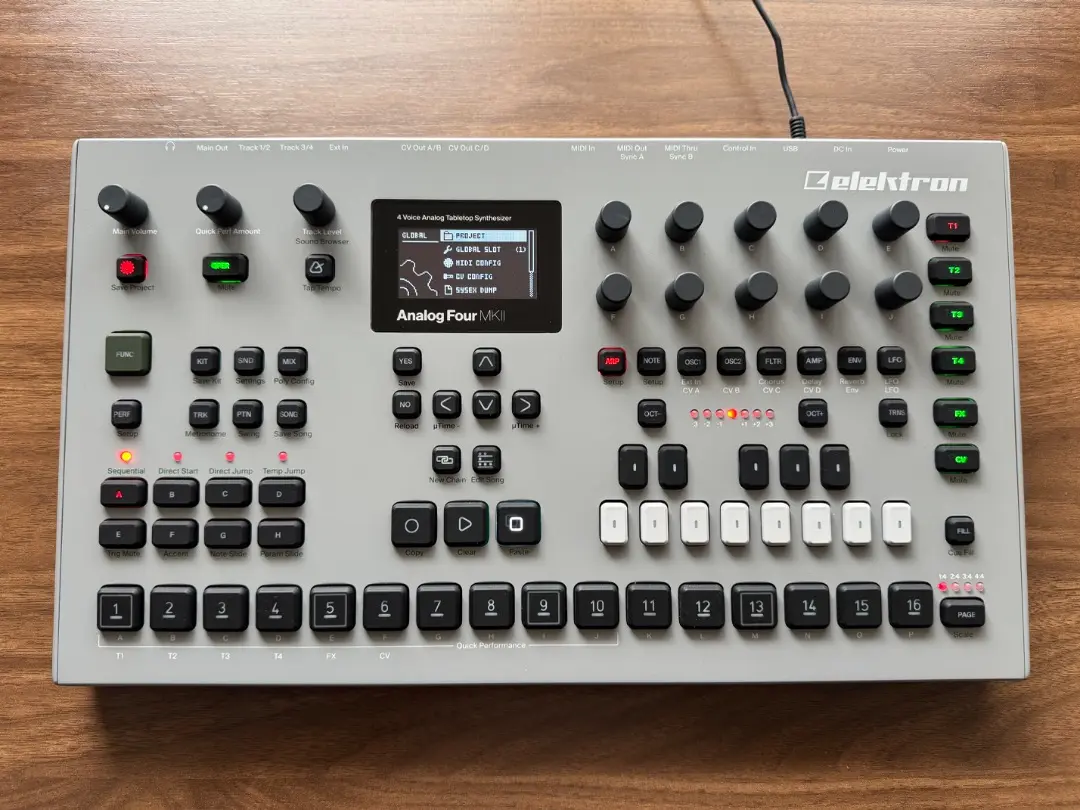 Elektron Analog Four MKII + デュアルカバー DC-1 Elektron Analog Four MKII + デュアルカバー DC-1 楽器・機材