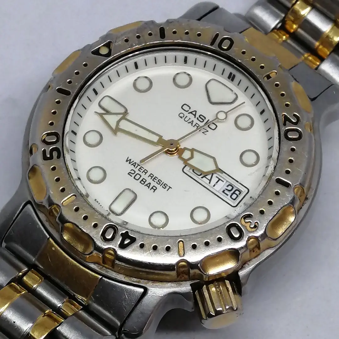 CASIO クォーツ ダイバー グリーン文字盤 MD‐747 s-l1200.jpg